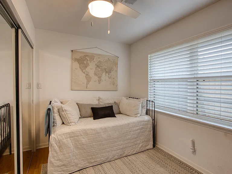 Albacore Dr — Photo 12
