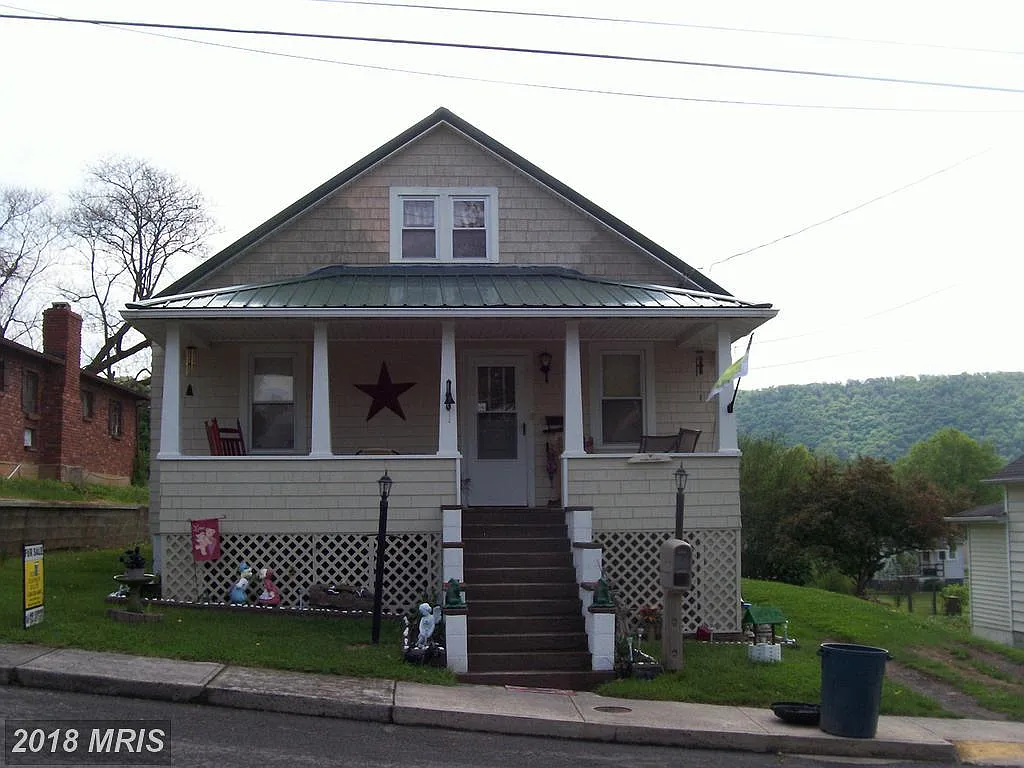 107 Pierpont St photo 1