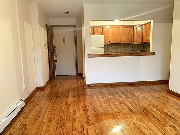 4th image of 3244 31st St APT 2E