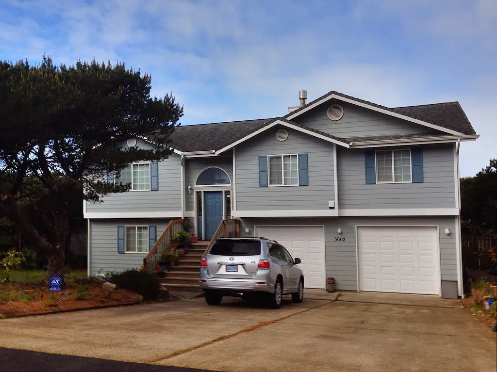 3602 NW Hidden Lake Dr photo 1
