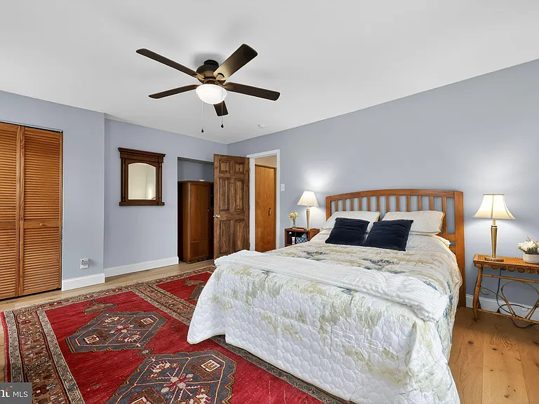 2100 E Dauphin St — Photo 18