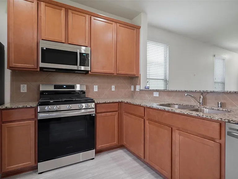 2719 Skyview Long Dr — Photo 10