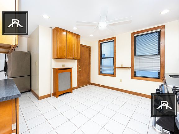2nd image of 123 Browne St #2