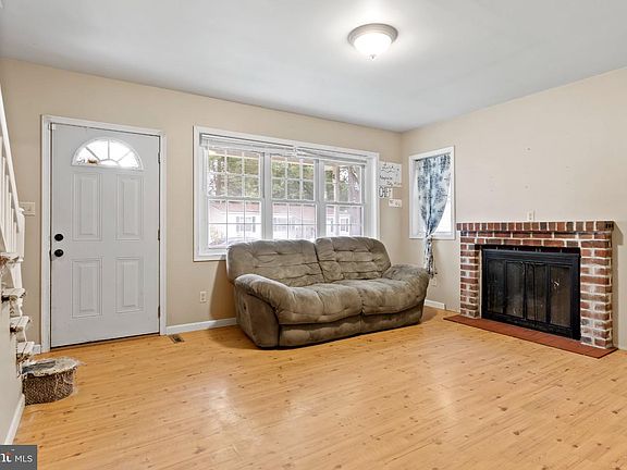 4th image of 470 Willow St