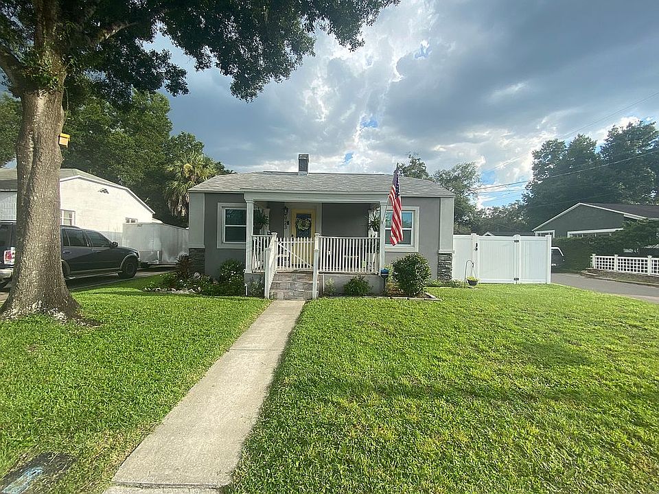 1st image of 923 E Giddens Ave