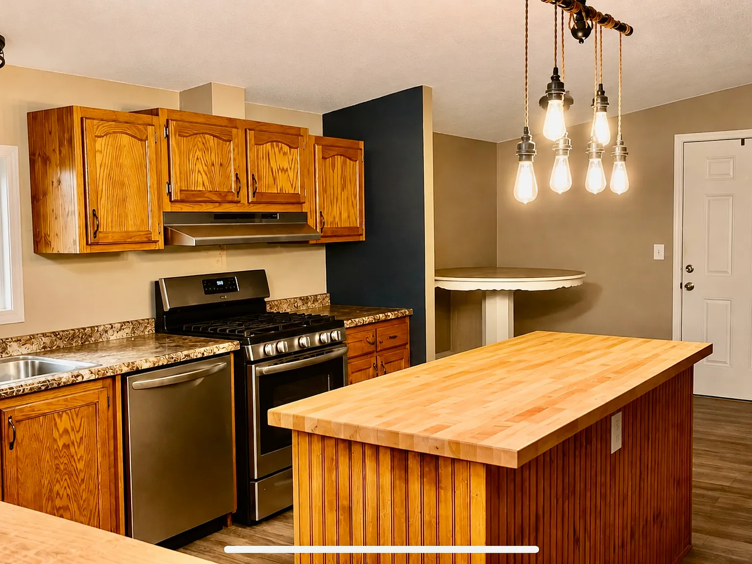 3 bed, $1,900 — Photo 4