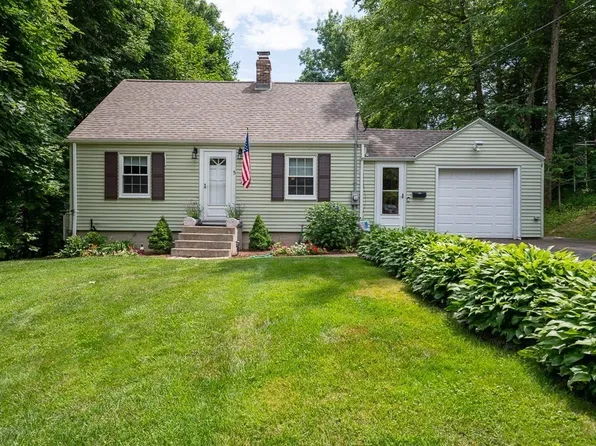 5 Colonial Dr, Leicester, MA 01524