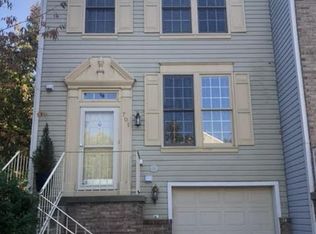 701 Herndon Woods Ct, Herndon, VA 20170