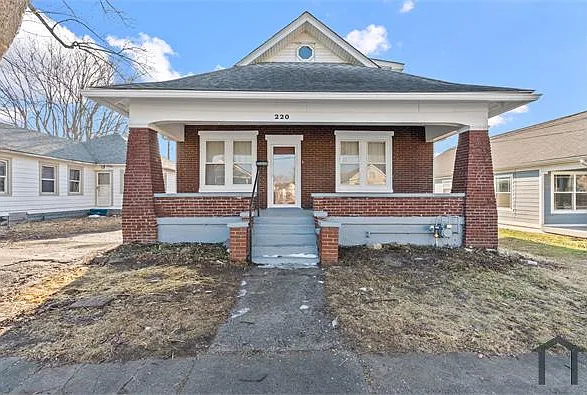 4 bed, 2500 sqft, $1,900 — Photo 2