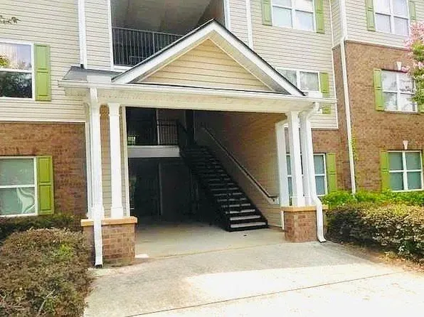 8302 Fairington Ridge Cir, Lithonia, GA 30038