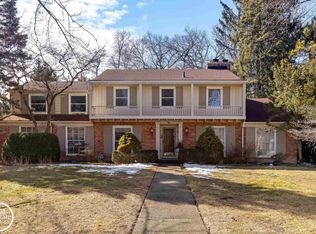 161 Stephens Rd, Grosse Pointe Farms, MI 48236