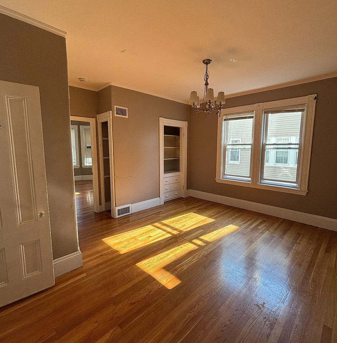 4 bed, 1200 sqft, $3,700 — Photo 2