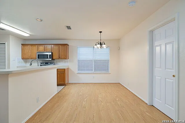 30 Pembroke Ln — Photo 6
