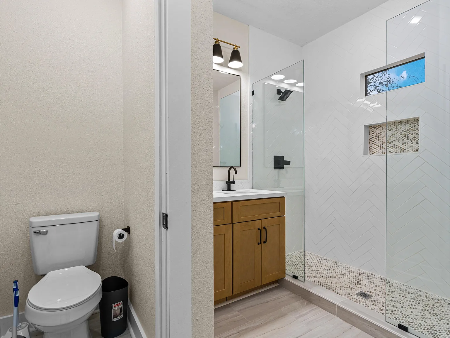 4 bed, 2.0 bath, 1800 sqft, $1,161 — Photo 4
