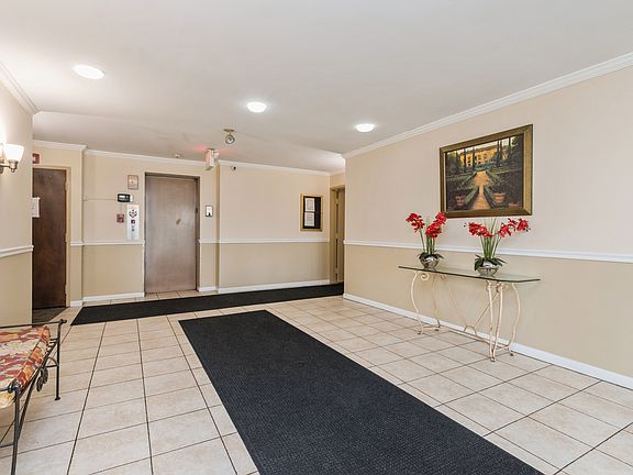 3rd image of 5510 Lincoln Ave Unit 306