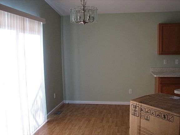 4th image of 17318 Castle St