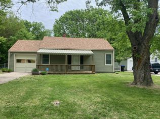 2218 SW Seabrook Ave, Topeka, KS 66614