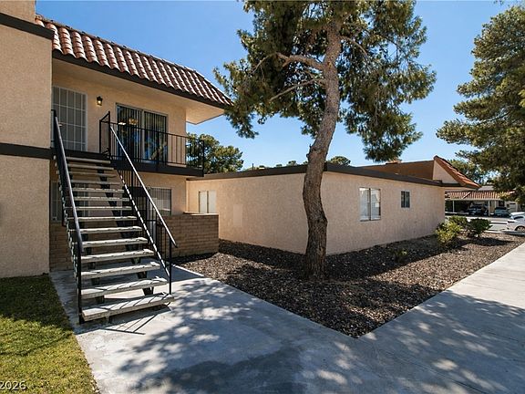 2nd image of 2771 Eldora Cir