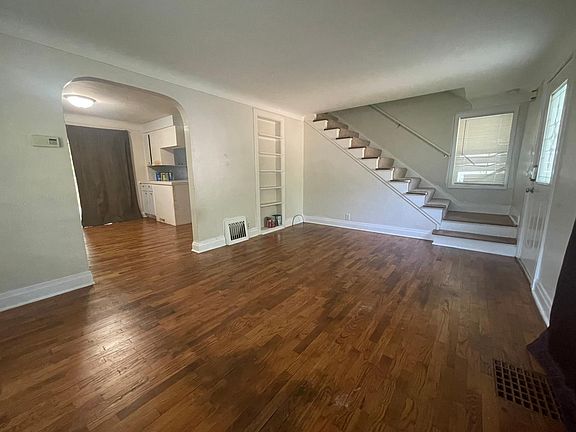 2nd image of 1412 Waverly Dr