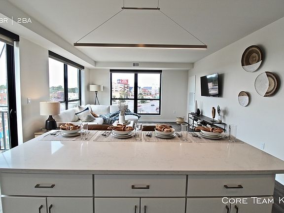 3rd image of 4101 Broadway #B6