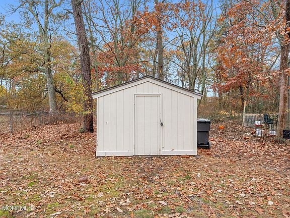 4th image of 215 Kettle Creek Road