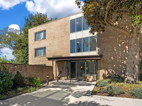 2755 Ordway St NW APT 410, Washington, DC 20008