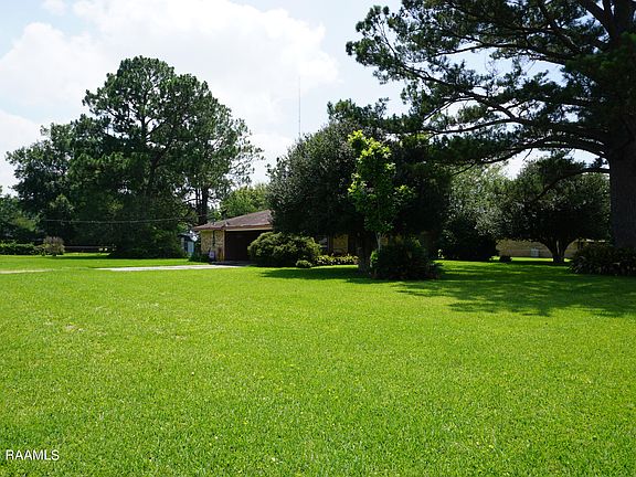 5th image of 308 Thoroughbred Dr