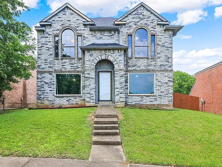 12714 Hilltop Dr — Photo 1