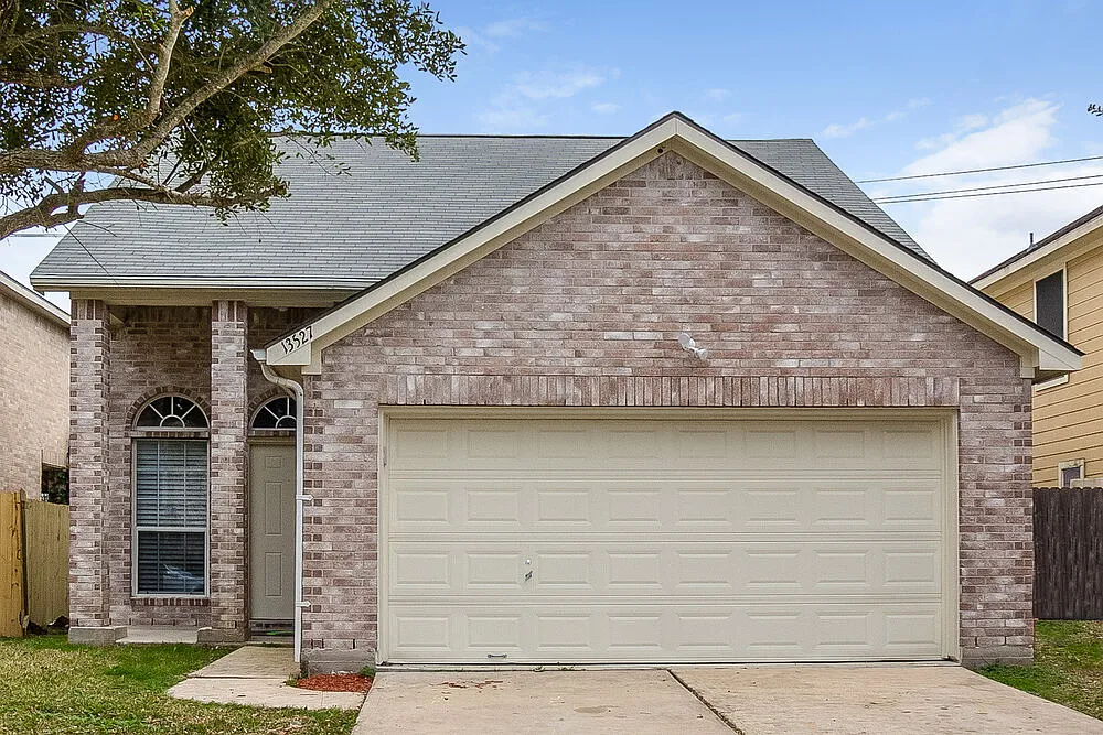 3 bed, 2.5 bath, 1527 sqft, $1,970 — Photo 1