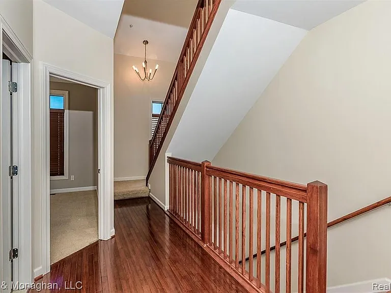 2210 Attard — Photo 24