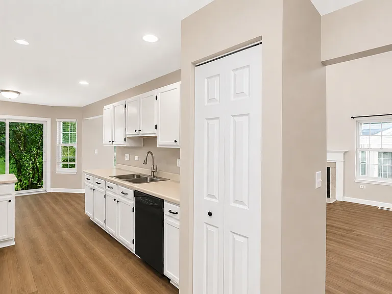 651 Lancaster Cir — Photo 19