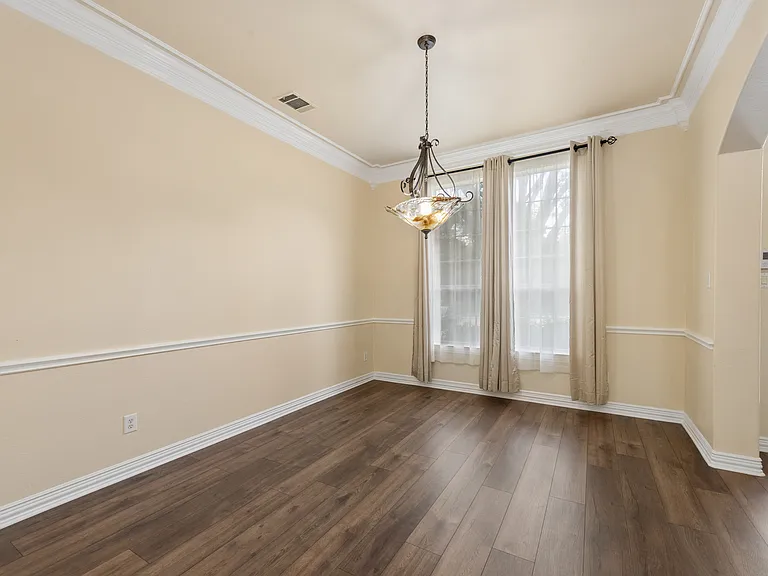 4568 Saint James Dr — Photo 3
