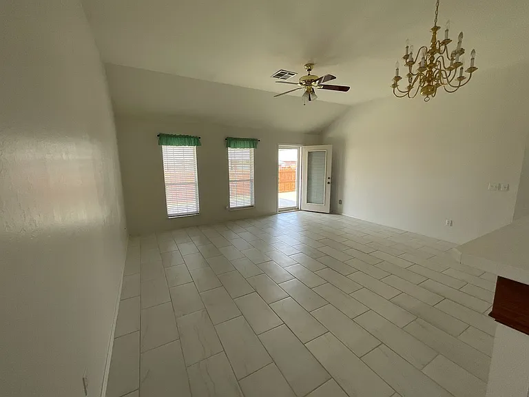 5801 NW 101st St — Photo 5