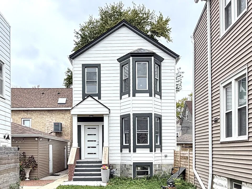 2418 N Washtenaw Ave #6H