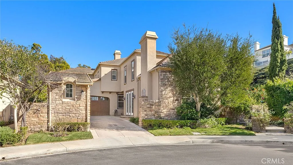 5 bed, 4200 sqft, $14,998 — Photo 1
