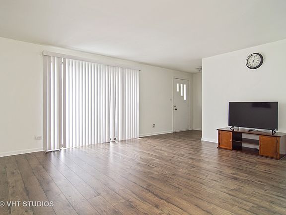 4th image of 126 Cotuit Ct #0