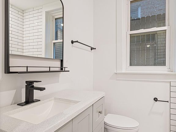 5th image of 2318 N Sacramento Ave APT 1