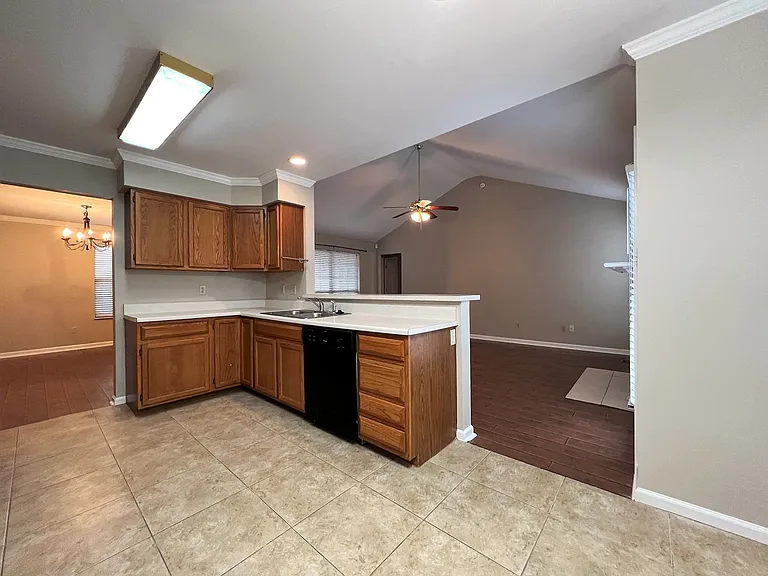 10025 Highgate Cir — Photo 5