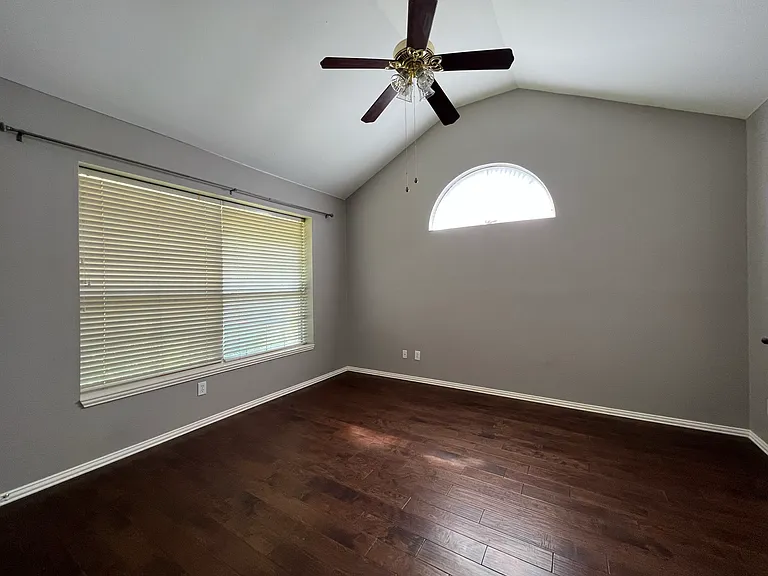 9811 Cliffside Dr — Photo 15
