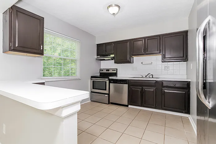 404 Westgate Dr — Photo 5