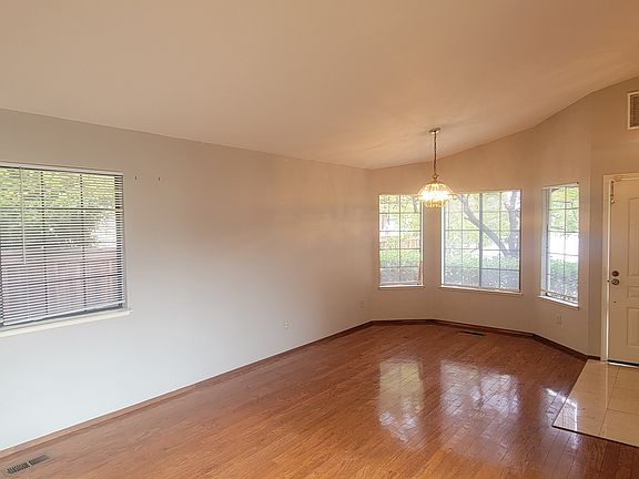 3rd image of 1023 Topsail Dr
