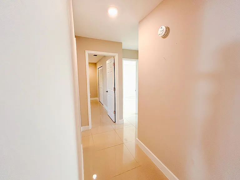 967 SW Aviation Ave — Photo 20