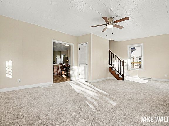 3rd image of 610 S Park St