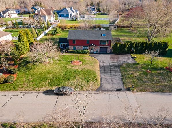5 Daniel Ln, Swansea, MA 02777