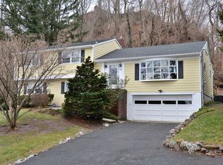 28 Edgecliff Rd, Montclair, NJ 07043