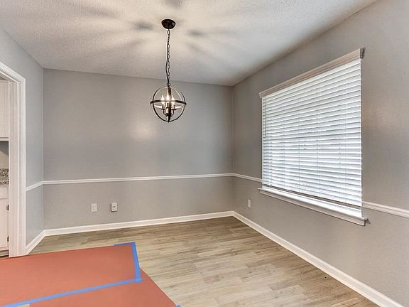 4th image of 2129 Woodfield Park Rd