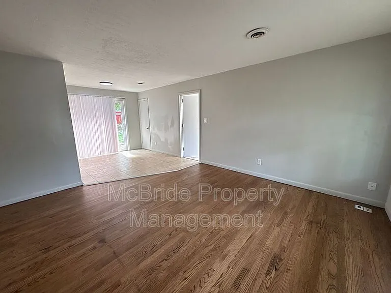 1437 Ridgewood Dr — Photo 3