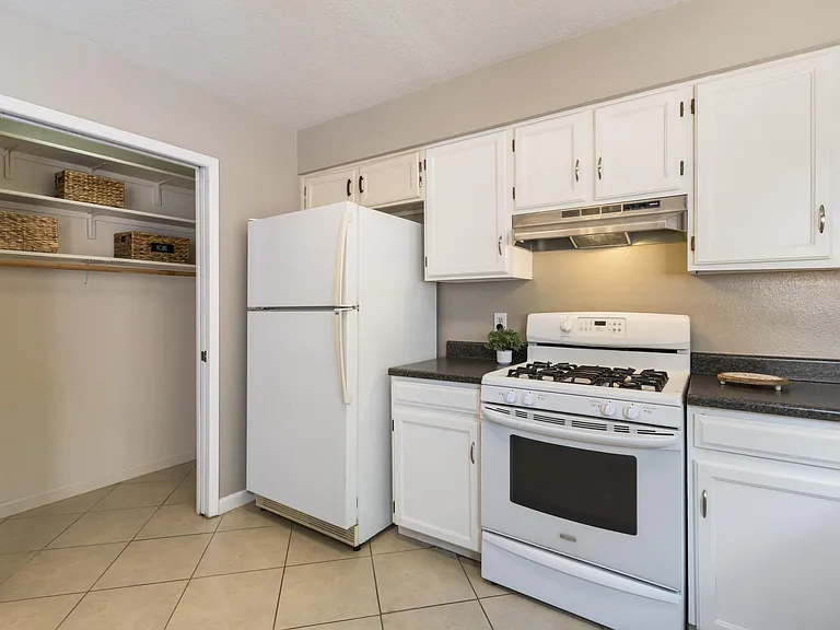 10241 Las Casitas Ct NE — Photo 10