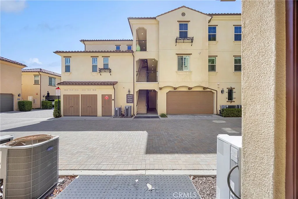 3 bed, 1898 sqft, $4,800 — Photo 3