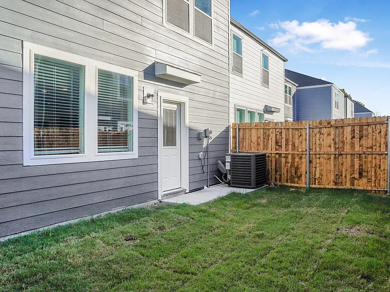 7004 Moonflower Ln — Photo 2